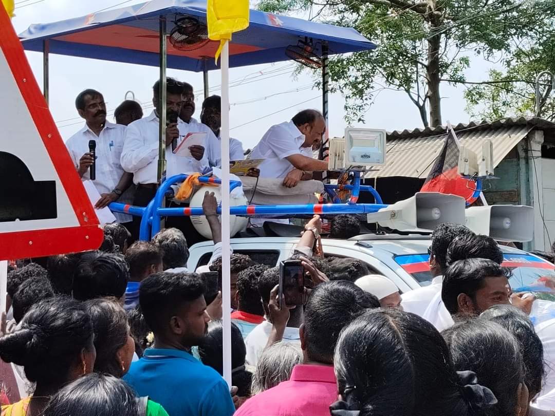 சிதம்பரம் நாடாளுமன்ற தொகுதியில் போட்டியிடும் நமது வெற்றி வேட்பாளர் விடுதலை சிறுத்தை கட்சியின் தலைவர் திரு. @thirumaofficial அவர்களை ஆதரித்து இன்று குமராட்சி கிழக்கு ஒன்றிய வரகூர்பேட்டையில் #பானை சின்னத்திற்கு பிரச்சாரம் மேற்கொண்டேன். @mkstalin @arivalayam @DMKCuddalore…