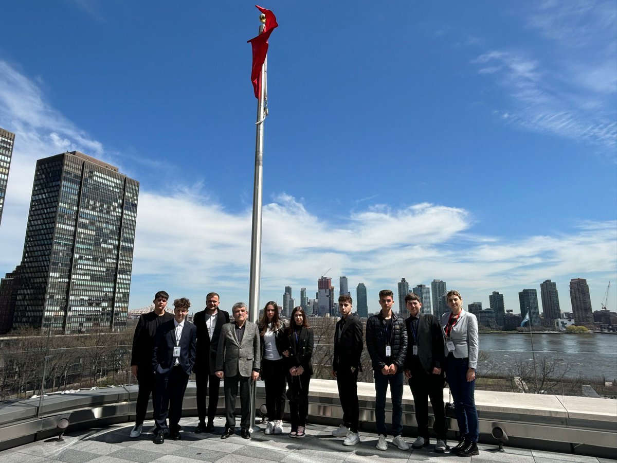 IMSBucharest's tweet photo. #IMSB students visited New York #Türkevi. Our students were among the 10,000 students from all around the world who attended the New York #CWMUN (Conference to Change the World Model United Nations). https://t.co/6ewYABk1gN
