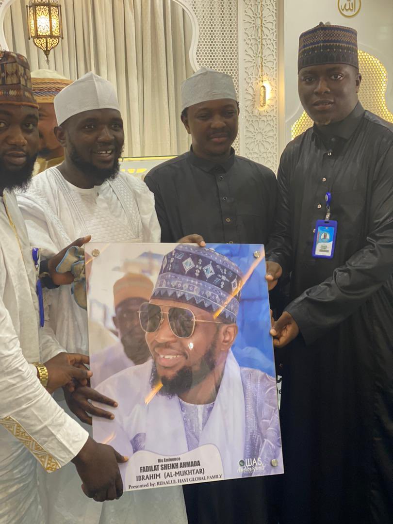 QueenMahmudah's tweet image. The frame I was talking about earlier &amp;gt;&amp;gt;&amp;gt;&amp;gt;&amp;gt;&amp;gt;❤️🫶🏻 
My work 💯
If you want a frame like this pls do not hesitate to send a DM 
09024012011 
#framemaker 
#myworkMyjob 
PLS RETWEET