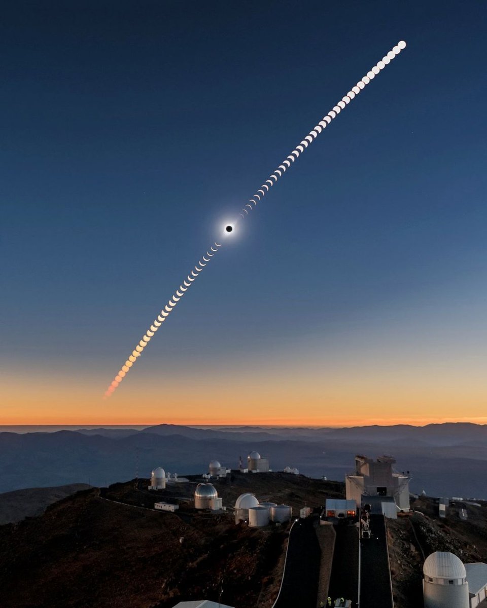 Total solar eclipse over Chile.

#EclipseSolar2024 #eclipse2024 #SolarEclipse2024 #Eclipse