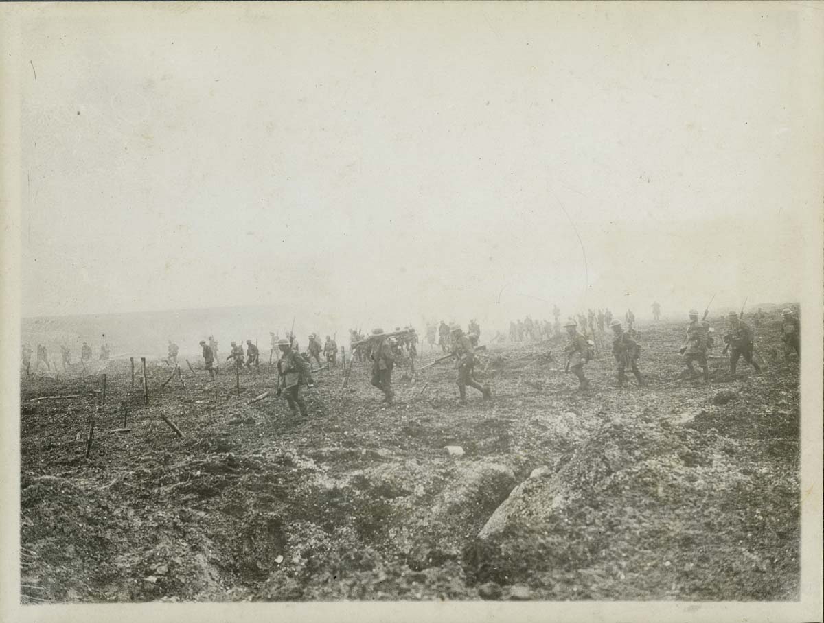Canadian lnfantry advancing during the Battle of Vimy Ridge, April 1917.