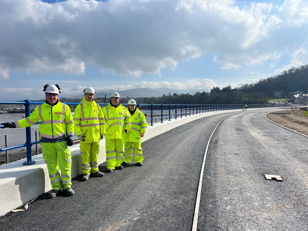 We were delighted to welcome councillors Nigel Pickavance (Bangor East) and Eirian Williams Roberts (Bangor City Council) to visit our site in the city’s Hirael area recently, becoming the first members of public to walk along the upgraded 310m promenade! #CyngorGwynedd #YGC