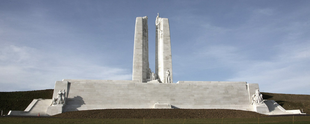 🍁Today marks the 107th anniversary of the Battle of #Vimy Ridge. Today and tomorrow, let us never forget the sacrifice and courage of those who served their country. 🇨🇦 #Vimy107 #CanadaRemembers
