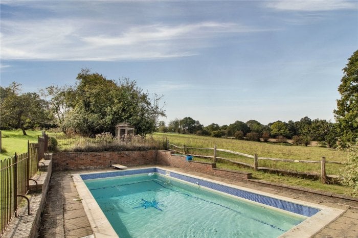 A delightful #farmhouse, converted #oast, #barn with planning permission, set within gardens &amp; grounds of about 7 acres. Located in a rural location between Leigh and #Penshurst. ow.ly/oz6O50Rbbiu