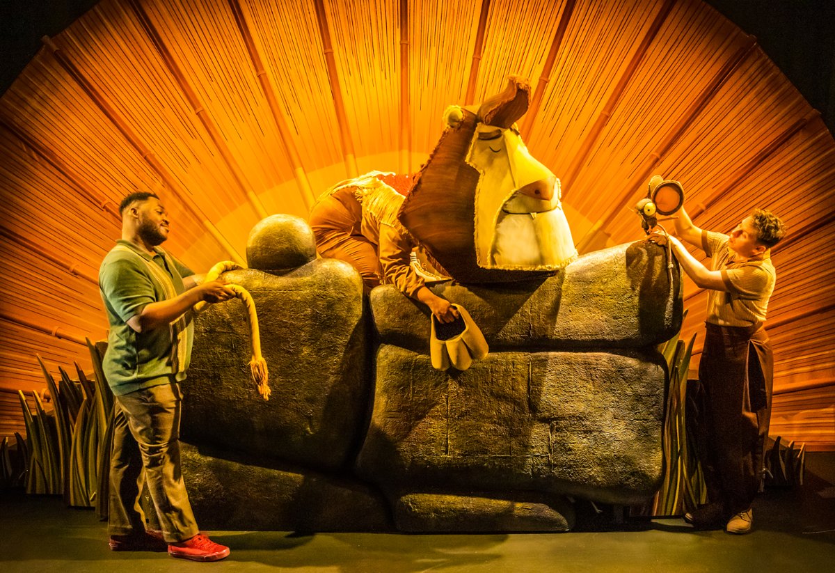 Fed up with the weather this Easter holiday? 🌧️😓 Experience a dry dusty place where the sand sparkled gold with The Lion Inside at Rose Theatre ☀️🦁 💫Don't miss out on this heart-warming story 💫 🎟️Link in bio 📅 28 March - 14 April 📸 @peachyraith