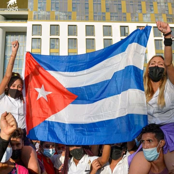 En su estrategia los yanquis apuestan a dividir a los cubanos, a enfrentarnos, a reblandecernos, a sepultar nuestros sueños y esperanzas. Pero aquí estamos firmes y dignos. #IslaRebelde #UnidosXCuba #Cuba