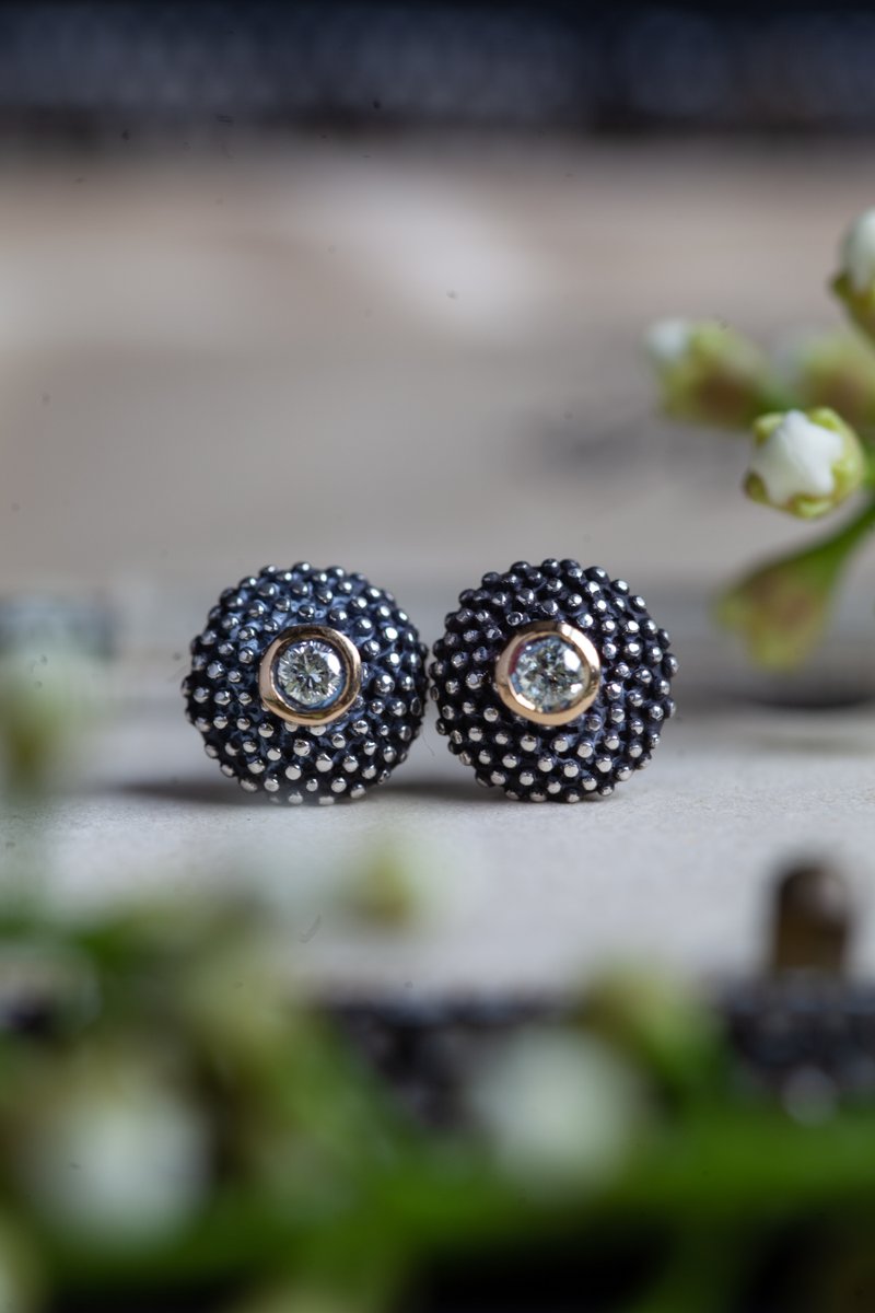 A special pair of Bobbled Pollen studs made from #recycledgold from a family ring that I melted down to make the settings for the two glistening #diamonds. I love the combination of 18ct gold with the blacked silver. #diamondearrings #earringsoftheday