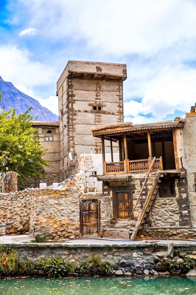 Ganish Valley, one of the oldest settlements of Hunza, Gilgit-Baltistan. 

#GilgitBaltistan #Hunza #Karakoram