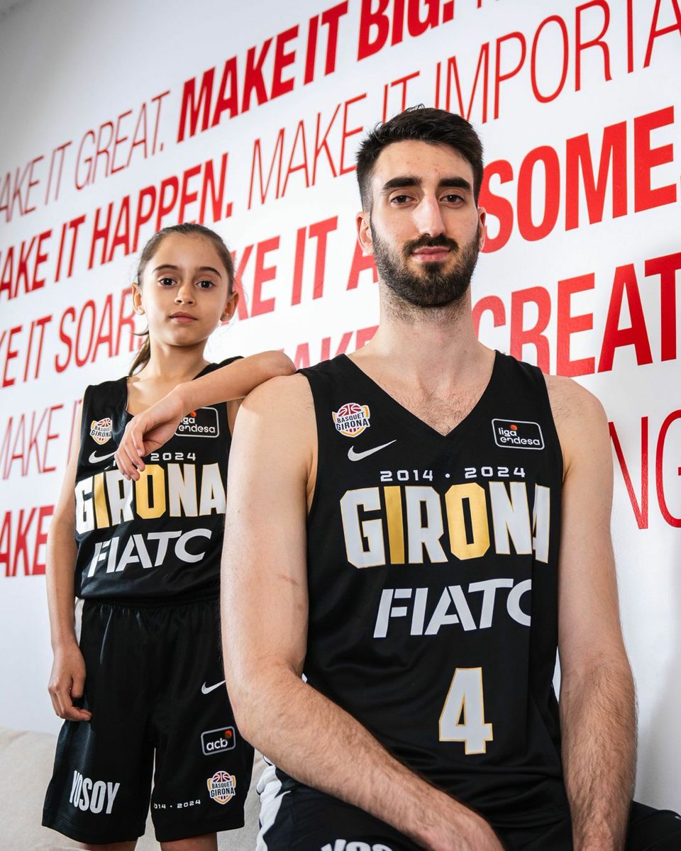 🔟 𝐀𝐍𝐘𝐒 @BasquetGirona estrena nueva camiseta, que conmemora los 10 años de historia del club y utilizarán en el derbi del domingo en Fontajau. #LigaEndesa