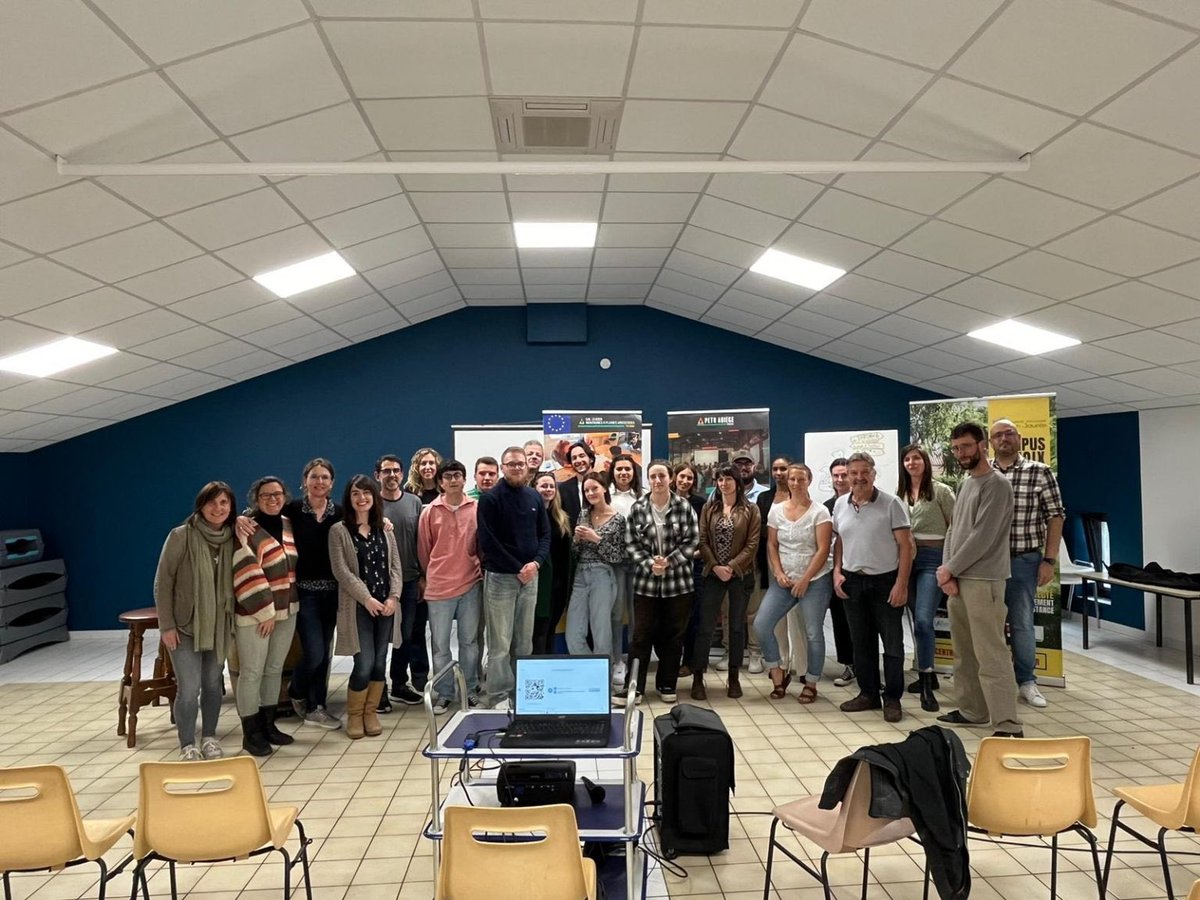 📝El projecte de cooperació #RelleuAgrari, liderat per <a href="/adri_noc/">ADRINOC</a> amb la participació del GAL francès PETR Ariège, han organitzat una visita a la zona de l’Ariège aquest mes d’abril per conèixer el projecte d’horts compartits de #Pailhès .
⬇️