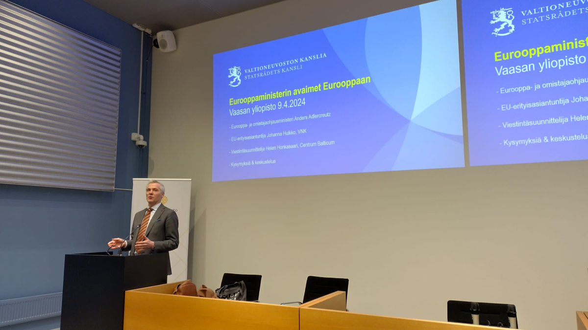 Eurooppa- ja omistajaohjausministeri Anders Adlercreutz vieraili Vaasan yliopistossa houkuttelemassa uusia suomalaisia työntekijöitä Euroopan ytimeen. Lue juttumme: pomedia.fi/2024/04/09/eur… #EU #EUVaalit #EuroopanUnioni #EuroopanParlamentti