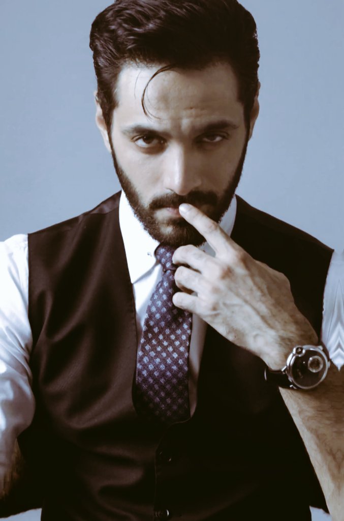 Soulasad07's tweet image. Insane face card ❤️‍🔥🙌🏻
I can't get enough of this look...
I need more 🫠😭
#DivaMagazine #WahajAli