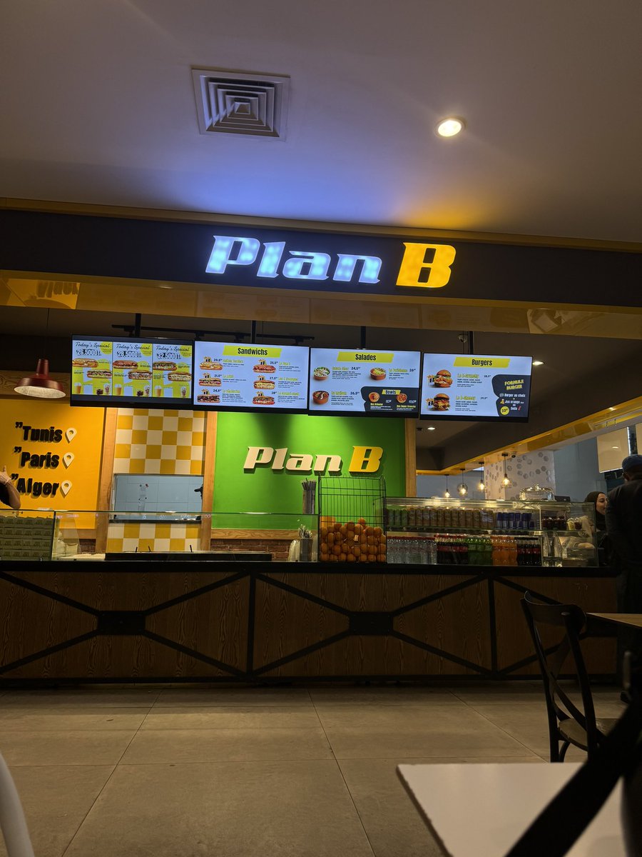 Tunisian subway slaps icl. Shoutout Plan B… 🤣