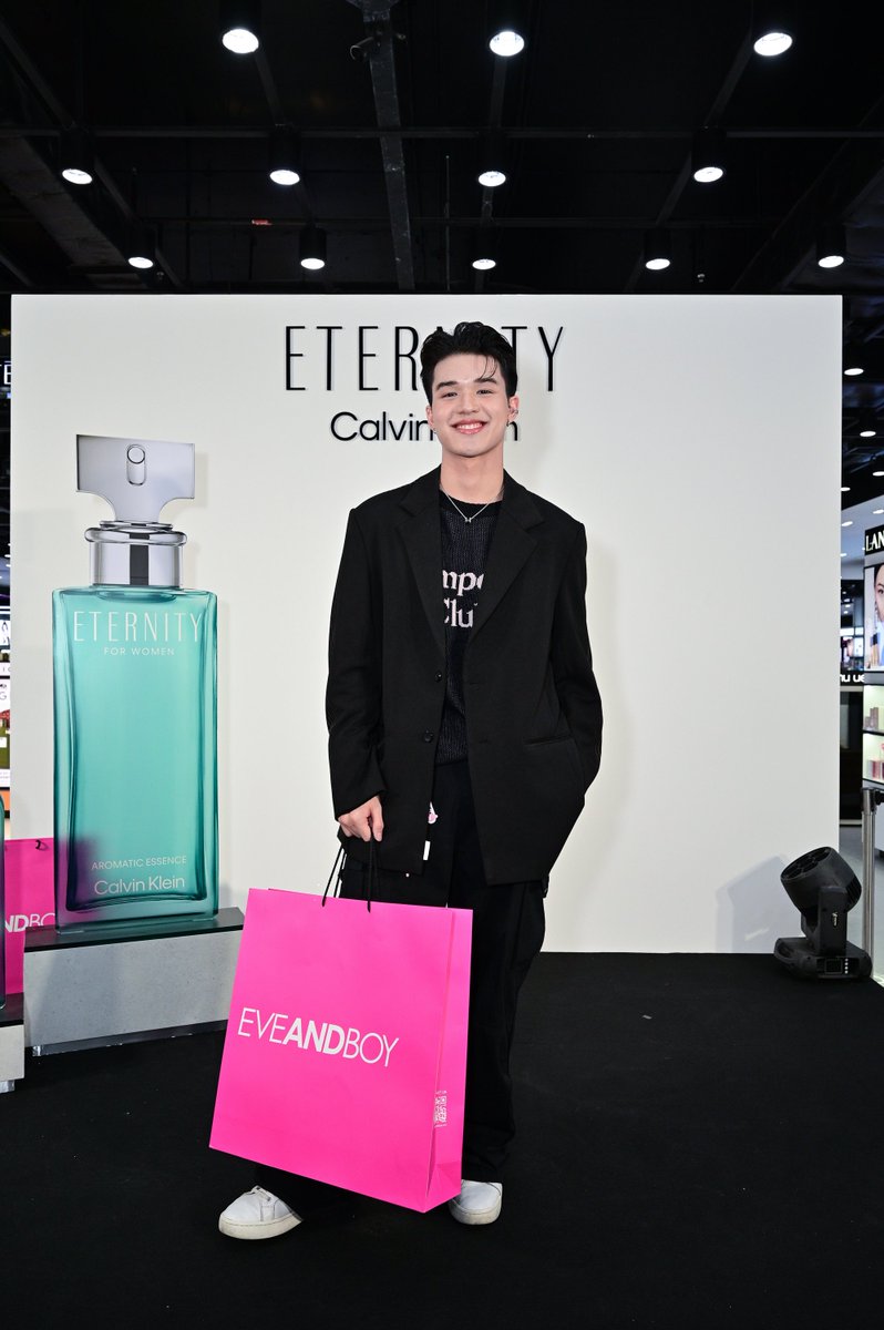 ประมวลภาพ วิน (<a href="/wiinktp/">Wiinktp</a>)  เข้าร่วมงาน เปิดตัวน้ำหอมใหม่ CALVIN KLEIN AROMATIC ESSENCE เมื่อวันที่ 5 เมษายน 2567 ที่ผ่านมา

#safestudio #sn1_ent
#ebcalvinklein #CKEternity #EternityAromaticEssence