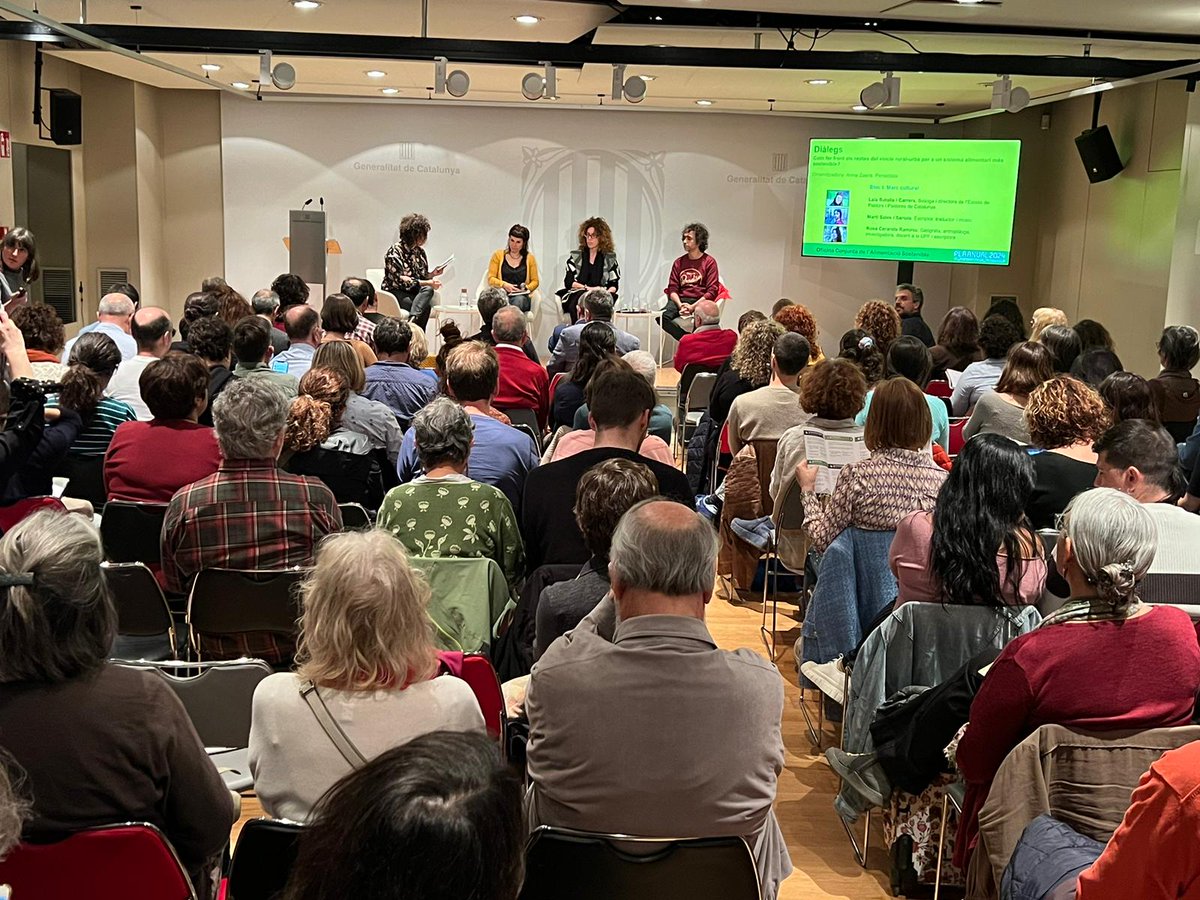 🚜👩🏼‍🌾En @itramselas, la Rosa Cererols i Laia Batalla (@escoladepastors) parlen dels reptes del vincle #ruralurbà per a un sistema alimentari sostenible des del marc cultural: el sistema ha construït un imaginari molt romantitzat, però el que cal és una relació d'igual a igual.