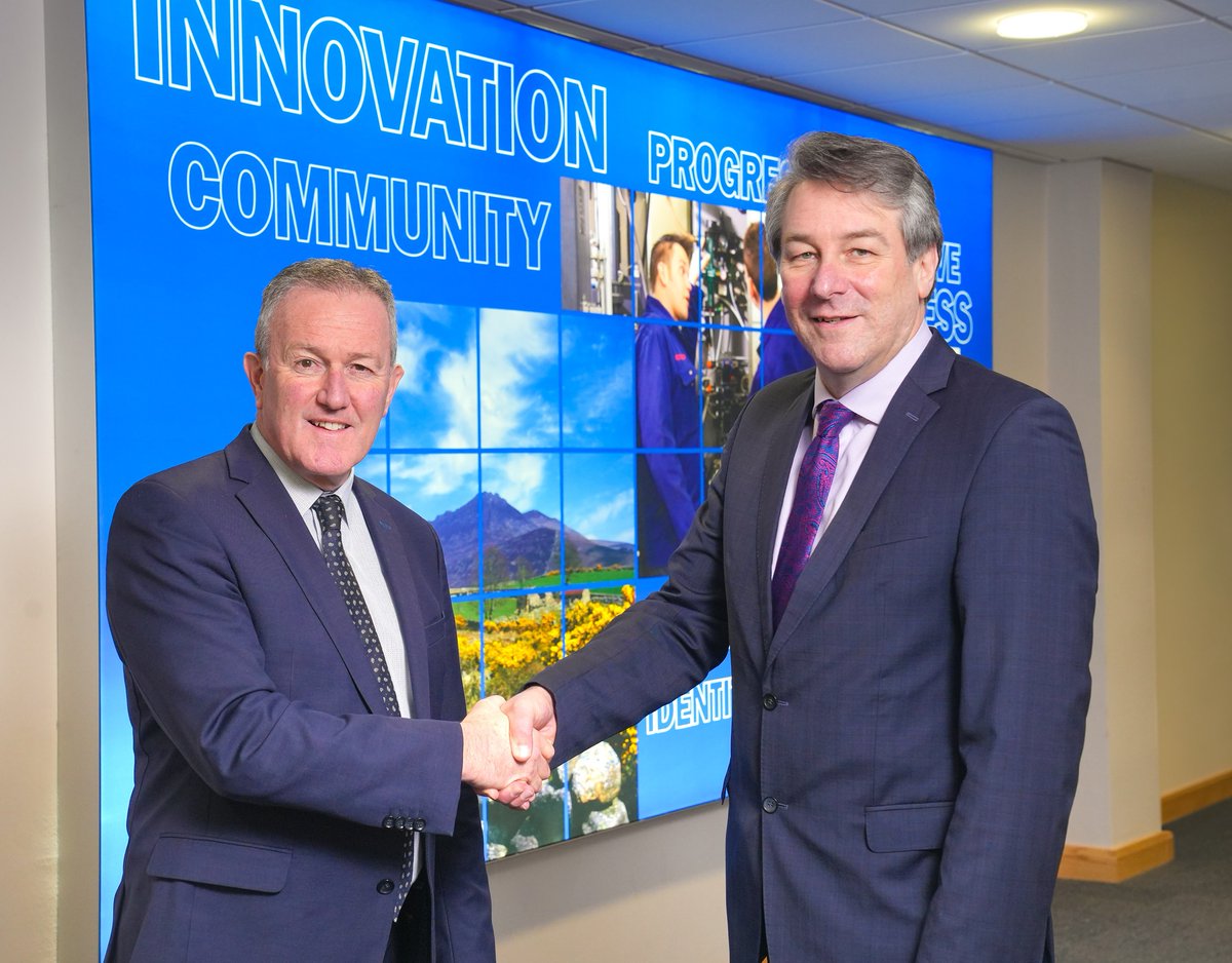 Minister @conormurphysf congratulates new @Economy_NI Permanent Secretary ➡️ economy-ni.gov.uk/news/murphy-co…