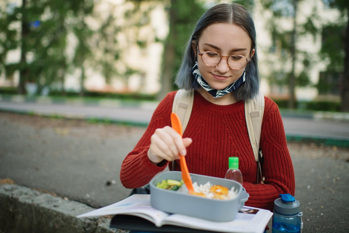 Time-limited eating could be possible in children and adolescents acc. to systematic review published in @Nutrients_MDPI. This work is part of our project exploring time-restricted eating + metabolic health in children. News tinyurl.com/y7tkz6kw Paper tinyurl.com/utaec22d