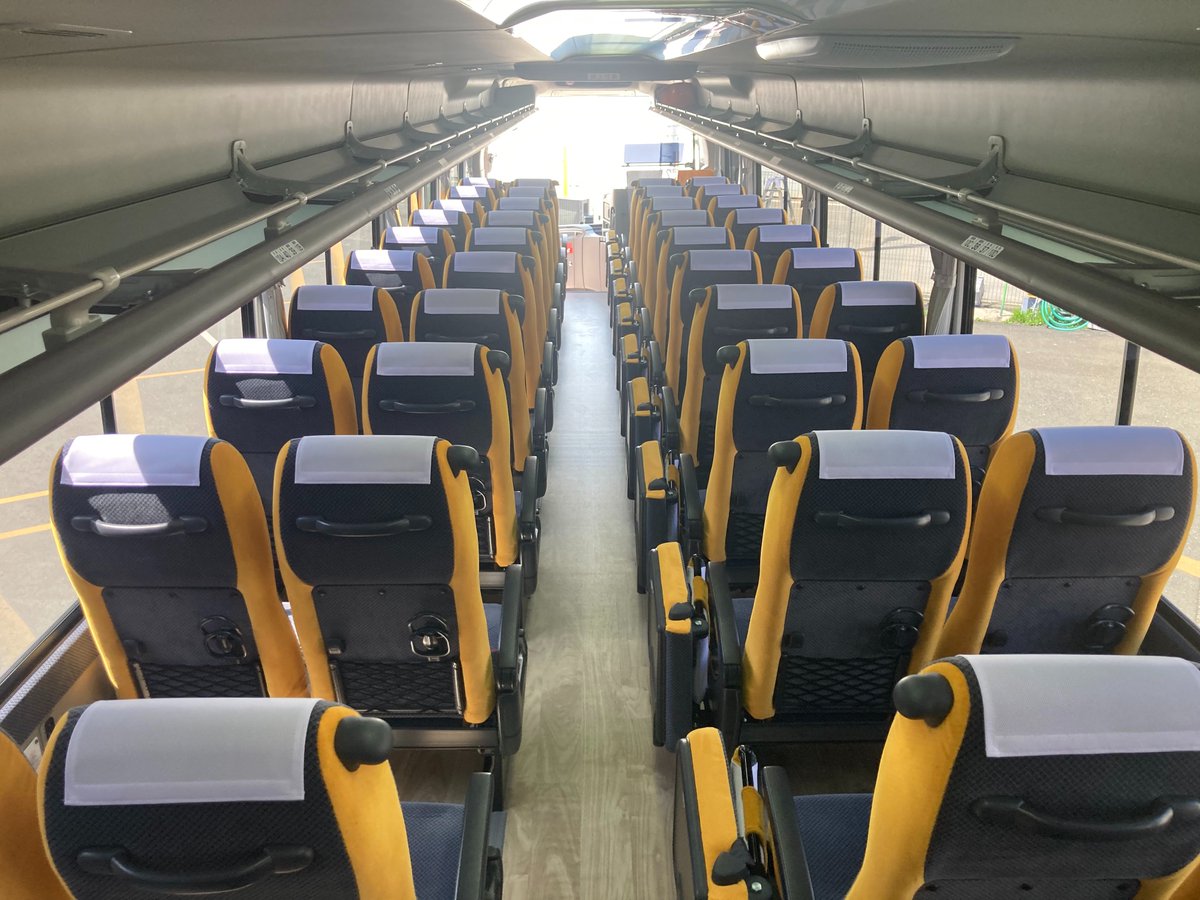 皆様、こんにちは🌞 先日、中津営業所の貸切バスに 新車2台が導入され
