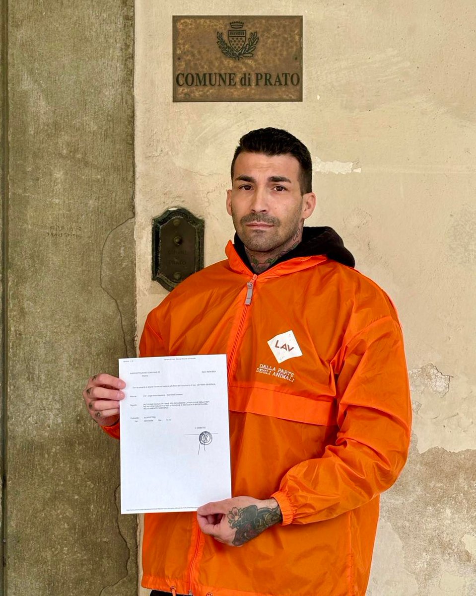 ‼️🔶 Abbiamo depositato al <a href="/comunepo/">Comune di Prato</a> la petizione proposta da @LAVonlus ed altri 22.615 cittadini per chiedere la rimozione delle reti metalliche poste dinnanzi agli ingressi dei nidi di rondine e la modifica del Regolamento comunale! Mai più gesti del genere!