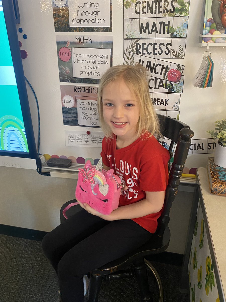 WallingSES's tweet image. Claire was such a fun star student! Loved getting to know more about this unicorn loving, girly girl cheerleader before spring break! 💜💛✨

#connectses
#bulletpride