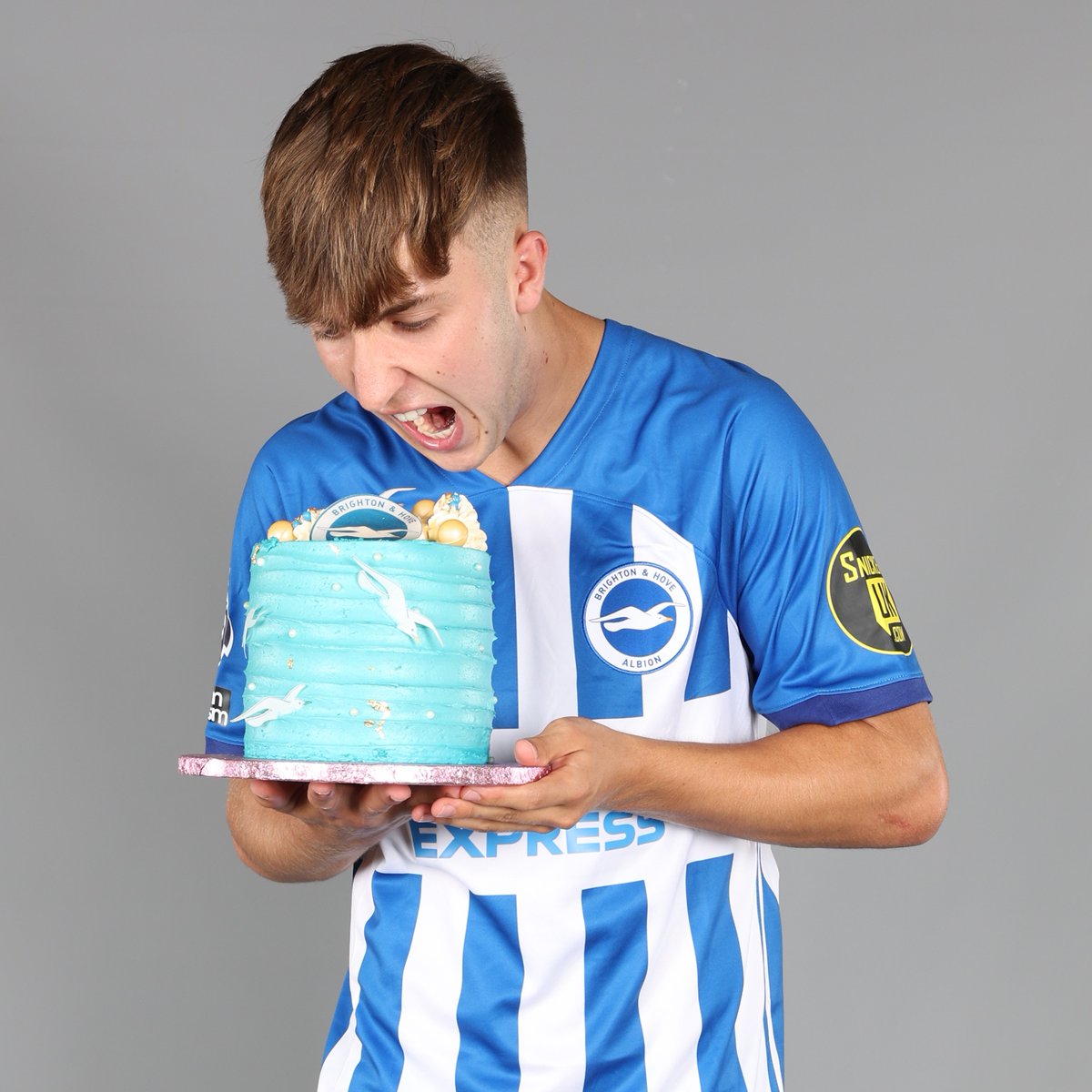 19 today. 🎉 Hope you have a great birthday, @JackHinsh! 💙🤍 @PigletsPantry1 🎂