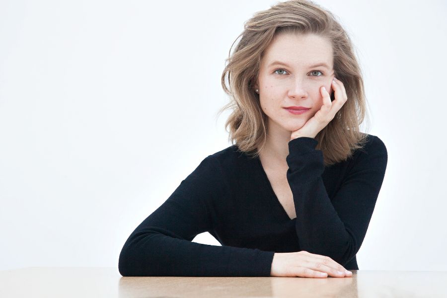 On 2 May, the @PhilharRF will perform works by Čiurlionis and Schumann. We are delighted to welcome Mirga Gražinytė-Tyla, our artist in focus next season, on the podium! Soloist of the evening: @cellojuliahagen.🎻✨ ➡ Tickets & info: musikverein.at/konzert/?id=00…