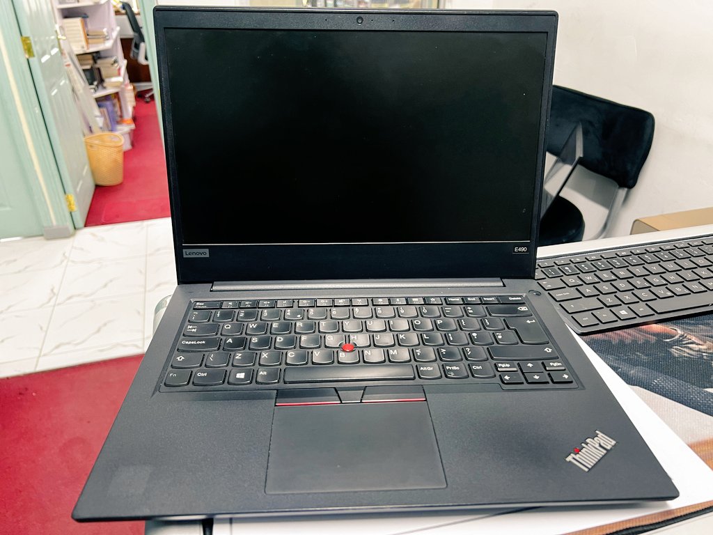 A very simple n powerful laptop for your school, business, and or office work.

The Lenovo ThinkPad E490 corei5 -8th gen 8gb ram +256gb ssd + 500gb hdd @ 26,500/= 

#finyalaptop
#moiavenue 
#laptop
#refurbished

#Freebag #freemouse #freedelivery
