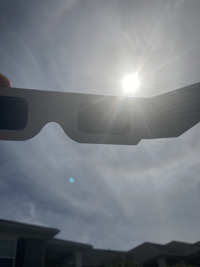 silverlining___'s tweet photo. Eclipse Day 2024 Yesterday was really a science movie yesterday 🤓😎 https://t.co/9VRIfZeula