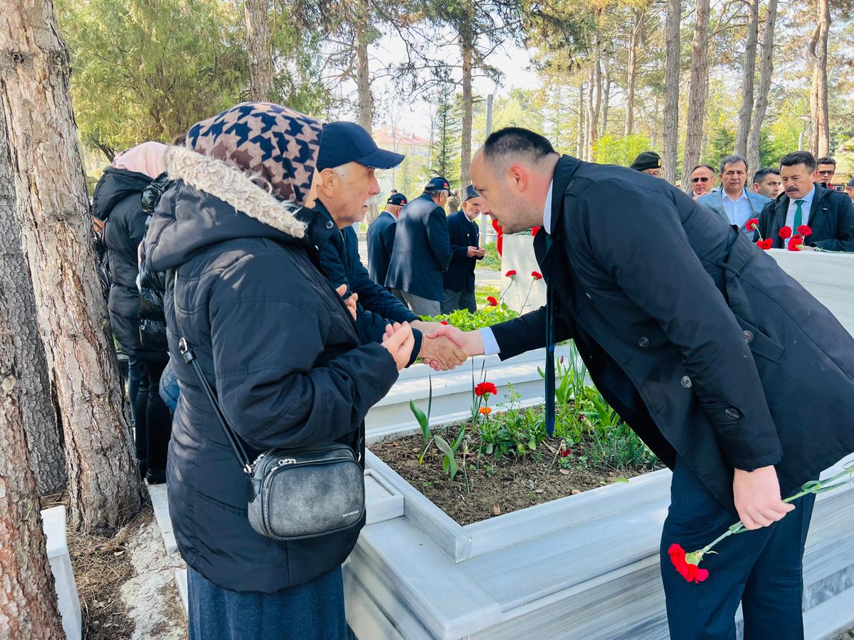 Ramazan Bayramı arefesinde Tüm Şehitlerimiz ve Gazilerimiz için okutulan Kur’an-ı Kerim tilavetinin ardından MHP İl ve Merkez ilçe başkanımız ile mezarlık ziyaretimizi gerçekleştirdik.