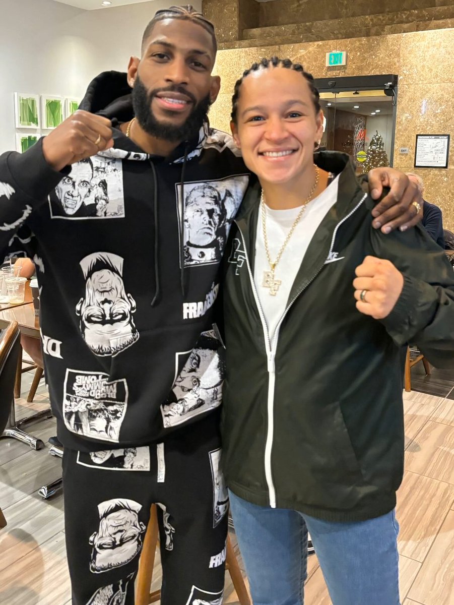 One Olympic Gold Medallist with a future Olympic Gold Medallist 🇨🇺🇧🇷 @Andydiamondcruz @BFerreira60kg Bea goes for gold as a pro first on Apr 27 in Liverpool 💪 #FerreiraLescano #McGrailLeach