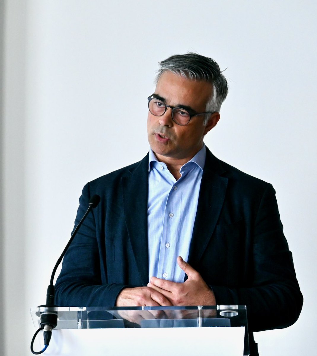 saltwatersteve's tweet image. Day 2 in Barcelona - excellent presentations to start my day - Louis Demargne from @IocUnesco hosting the data strategy session, & Brendal Townsend of @MTSociety convening  the technology for sustained ocean observing session 
@UNOceanDecade #hydrospatial