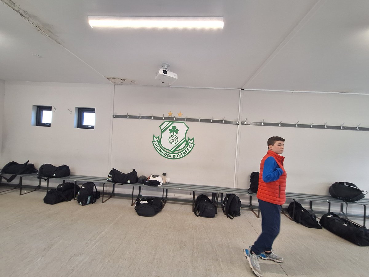 A big thank you to @Paulperth1 from @Connect4Project ,@TallaghtT & @ShamrockRovers for today. The lads had an amazing morning.  ⚽️🍀
Also big shout out to Stephen from @SJBYouthCentre for  chauffering us around .It really does take a village👏
 #jobstown #scp #Connect4 #tallaght