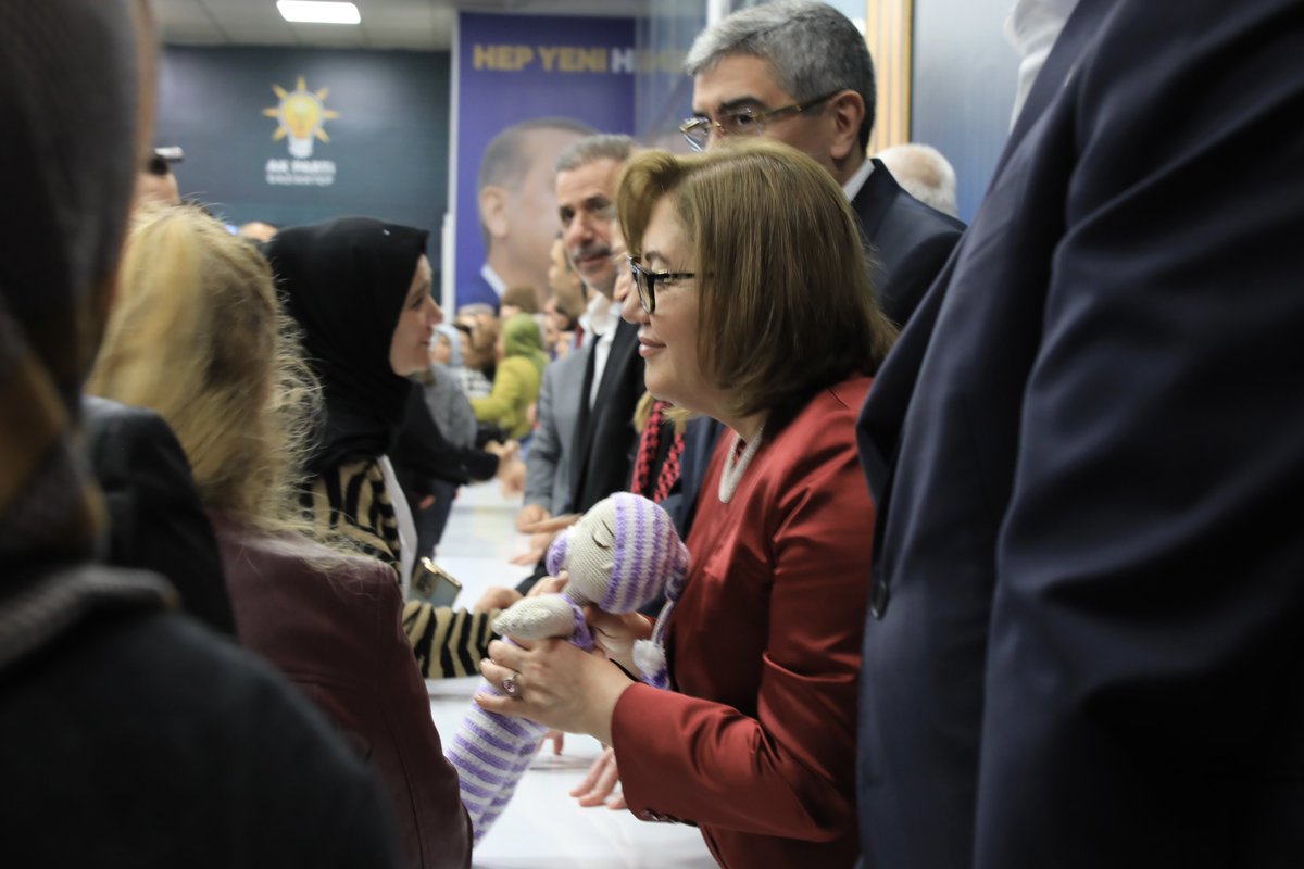 Grup Başkan Vekilimiz Sayın Abdülhamit Gül, Gaziantep Büyükşehir Belediye Başkanımız Sayın Fatma Şahin, Şahinbey Belediye Başkanımız Sayın Mehmet Tahmazoğlu, İl Başkan Vekilimiz Sayın Murat Şerbetçi, Milletvekillerimiz Sayın Eyüp Özkeçeci, Sayın Derya Bakbak, Sayın Mesut…