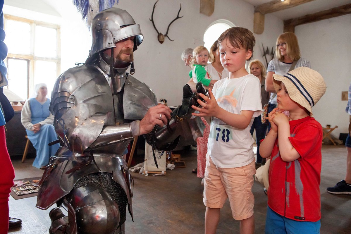 Love our Living History weekends? Join us Sat/Sun 13 & 14 April when its 1642 & our 'Living Historians' bring the story alive of the war of the 'Three Kingdoms'. Try armour, handle weapons, see the castle as a garrison & get ready to surrender! #castle #armour #reenactors #fun