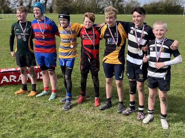 Sunday saw 100 boys from 7 clubs play in The BJC U13 Waterfall at @bristolbarbs Pictured are the team captains ( @St_Brendans_RFC had to leave early) @FramptonRFC @NBRFC @ClevedonRugby @OldRedsRFC @YattonRFC @ChippenhamRFC @GRFUrugby @swsportsnews @BSDistrictRugby
