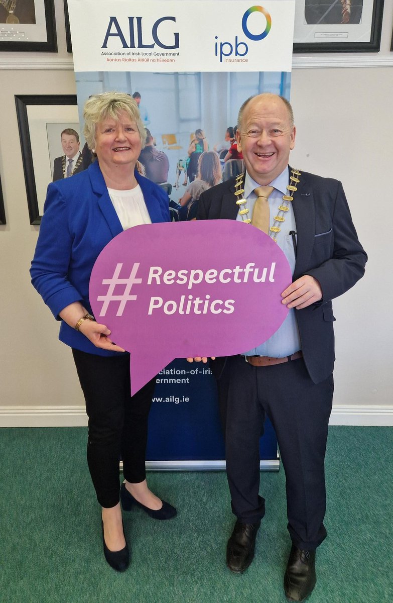 Great to have @joanoflynn1 visit AILG offices today to officially present the @GlencreeCentre and @humefoundation new Ethical Political Discourse #Pledge to President @gaildunne1. Elected Members can sign up to the pledge below: bit.ly/3vBV39F #RespectfulPolitics