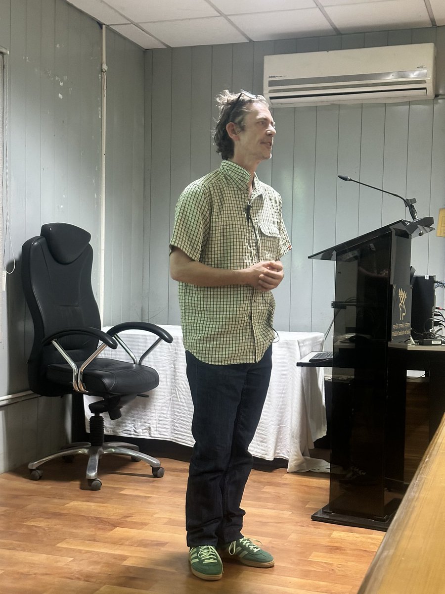 Dr Gilles Maurer, CNRS Montpellier, France talking about Investigating interactions between wild and semi-captive elephants using population dynamics, genetics and anthropology @RotterdamZoo @wii_india @moefcc @vrtiwari1 @rameshpandeyifs @wildwithwolves