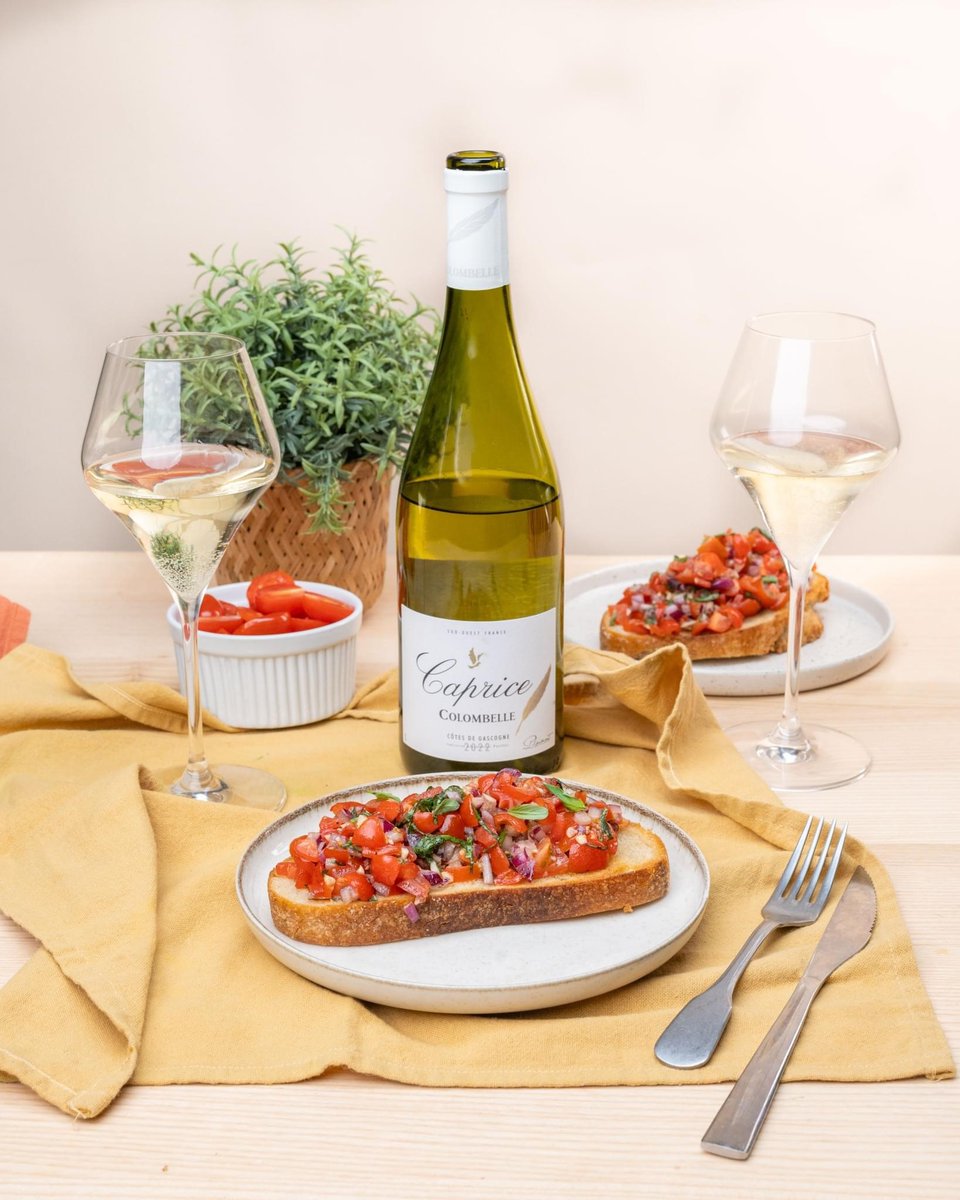 A blend of French Colombard with another native variety, Gros Manseng. Colombelle has a lovely lemon-lime bouquet and apple, with peach and melon flavours.  Colombelle is great value that merits buying by the case. Order now! We're open til 5pm today ✨
ow.ly/j5h650Rbegb