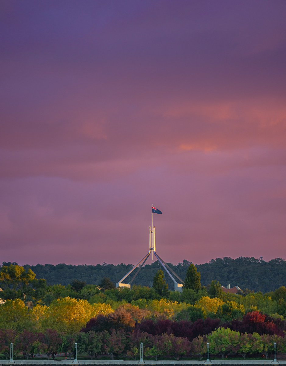 Tonight's autumnal sunset was spectacular. Goodbye Tuesday. 🍂🍂🍂🍂 . . . #spectacular #sunset #parliamenthouse #autumncolors #lakeburleygriffin @visitcanberra @Australia