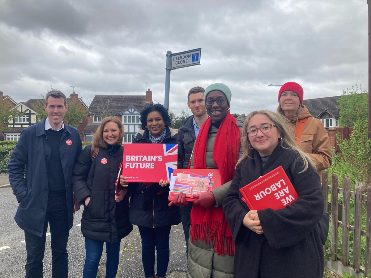 Today I was pleased to support @ThurrockJen as well as @UKLabour candidates in Thurrock for the upcoming #LocalElections on 2nd May. It was a positive session on the #LabourDoorstep with @vickyfoxcroft @FloEshalomi @mtpennycook @FeryalClark🦾🌹 #TimeForChange