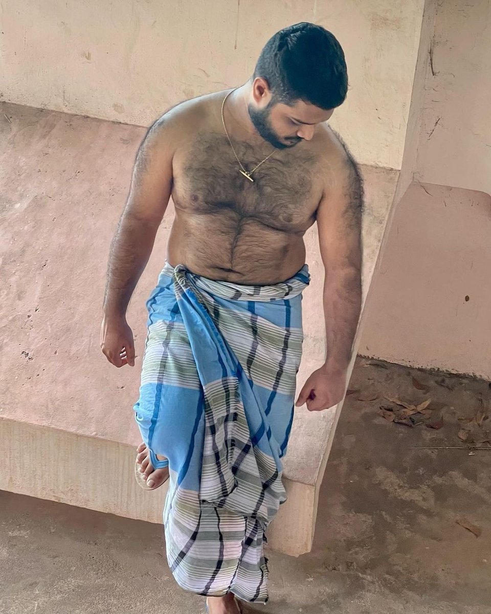 AarudraVihaan12's tweet photo. Lungi ஓட இருக்குறது தான் free a இருக்கு..... அதுவும் தூக்கி கட்டிட்டு ஜட்டி போடாம குனிஞ்ச சூத்து தெரியுற மாறி கட���டிட்டு இருக்குறது சுகம் https://t.co/timKkHi1uU