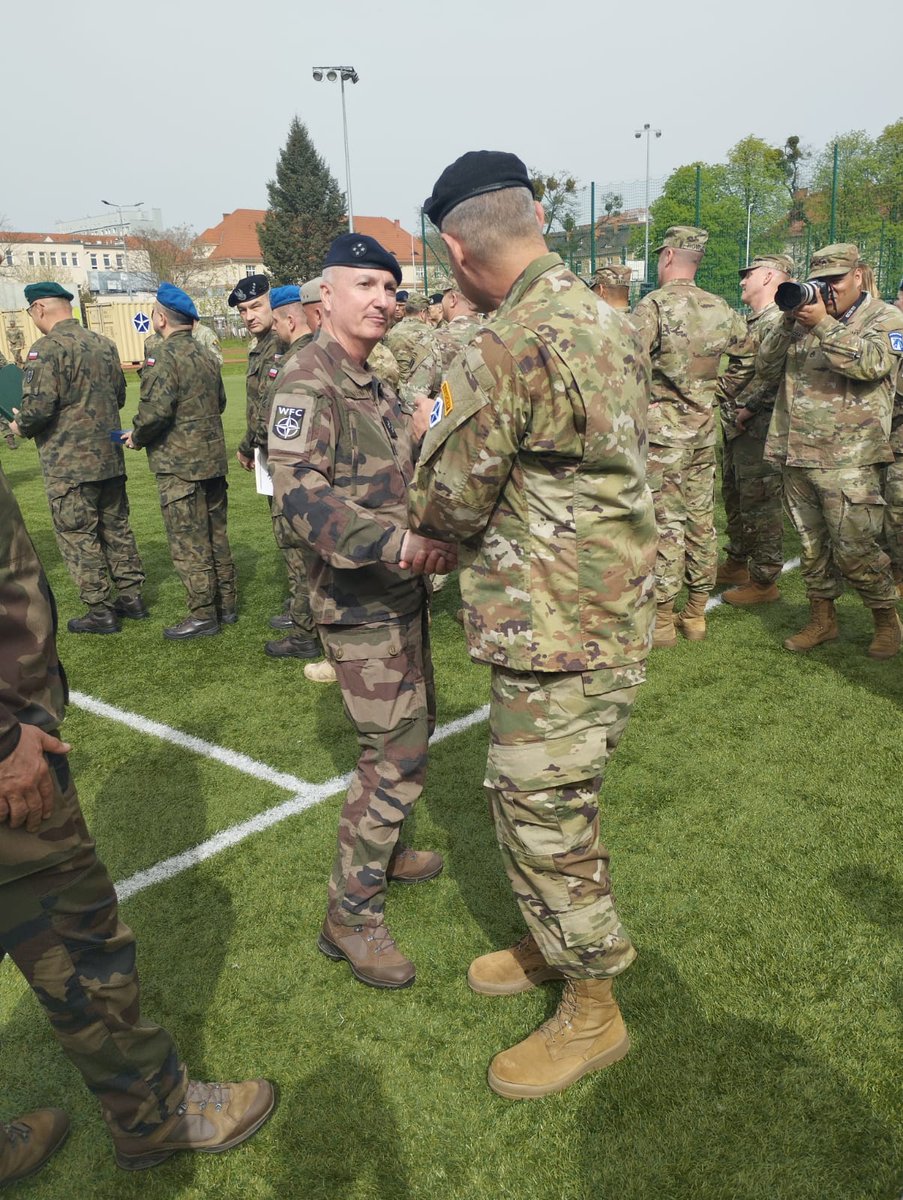 🤝Passation de commandement du @VCorps Ce lundi, le général de corps d'armée GAULIN de @RRCFrance a assisté à la passation de commandement du Victory Corps américain du général de corps d'armée Charles Costanza, qui succède ainsi au général de corps d'armée John S. Kolasheski.