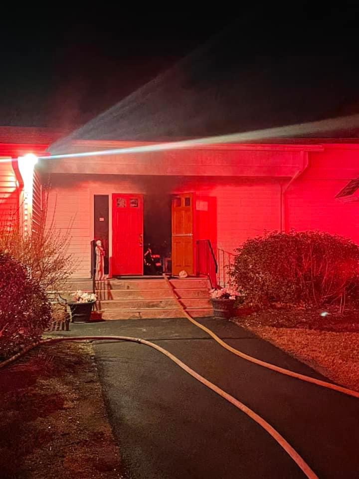 Local3057's tweet photo. !!!DELAYED POST!!!
E2 T1 operating at a church fire on Howard Street. 
!!!UPDATE!!!
Fire has been extinguished, FIU on scene.

Thank you to our mutual aid partners. https://t.co/gCOStKU7ZU