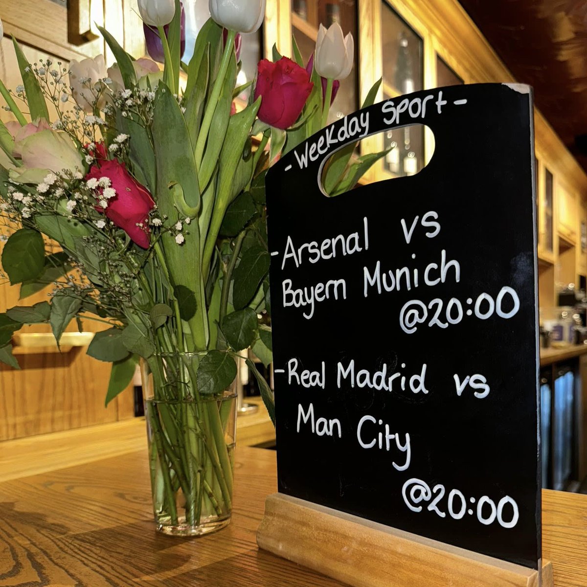 Plenty to keep you busy tonight. We’re playing both Champions League games at 8pm . . . 

#familyfriendlysportspub #championsleague #football #tuesdaysport #teddington #highstreet #london