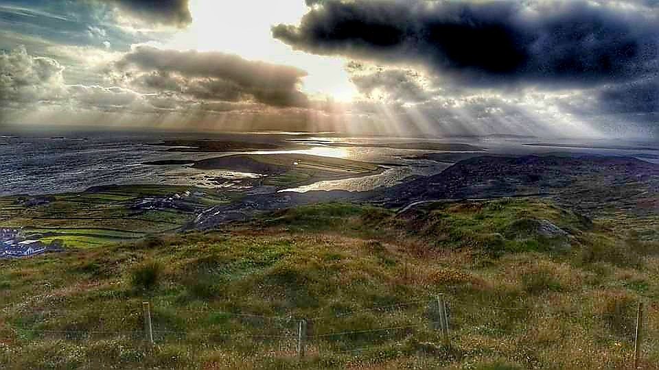 Beautiful Connemara 💚@bbcniweather @angie_weather @WeatherCee @barrabest @linzilima @geoff_maskell @lindahughesmet @Ailser99 @cherylwoods33 @MCMarieB @CarolN657 @CarlingfordIRE @laneyupthehill @helenmc46972890 @MissEllieN @StephMT86