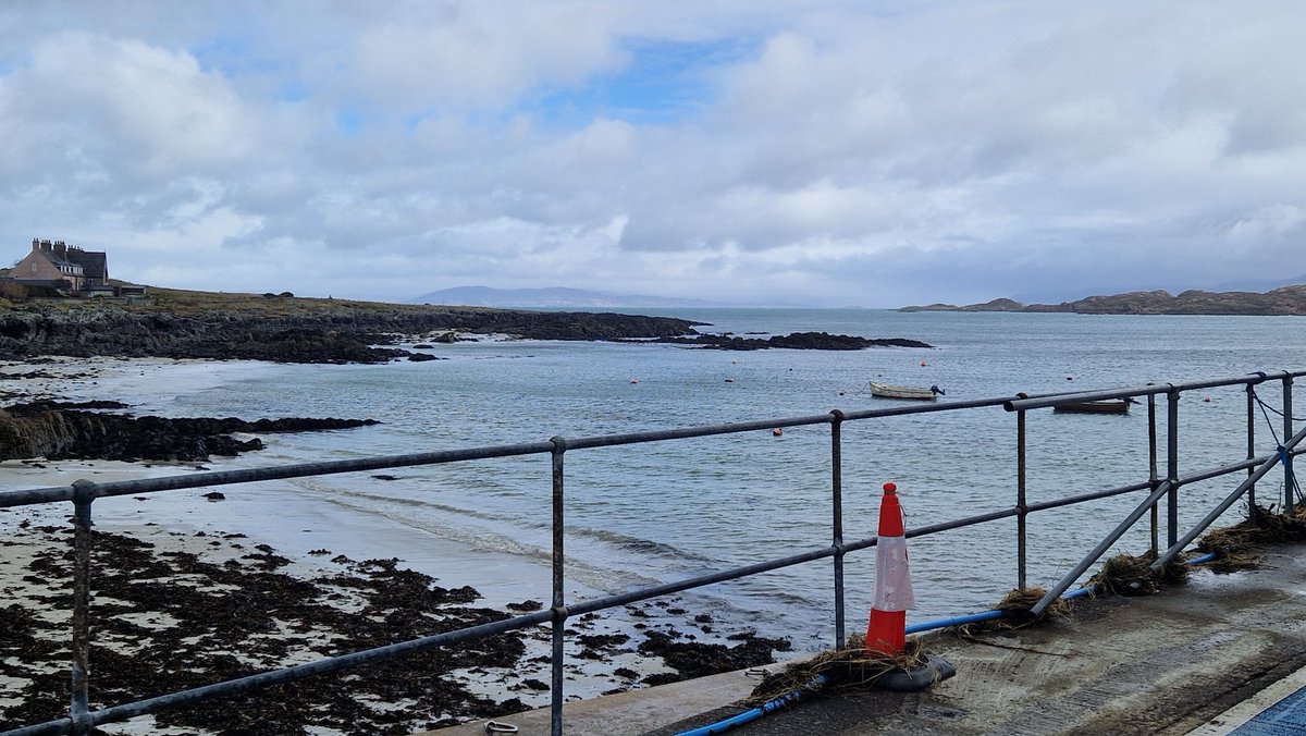 The evidence of a storm few days - kelp tangled in the barriers at the Iona pier. Heading over to Mull for an appt 👌 #isleofiona #argyll #calmac #islandlife