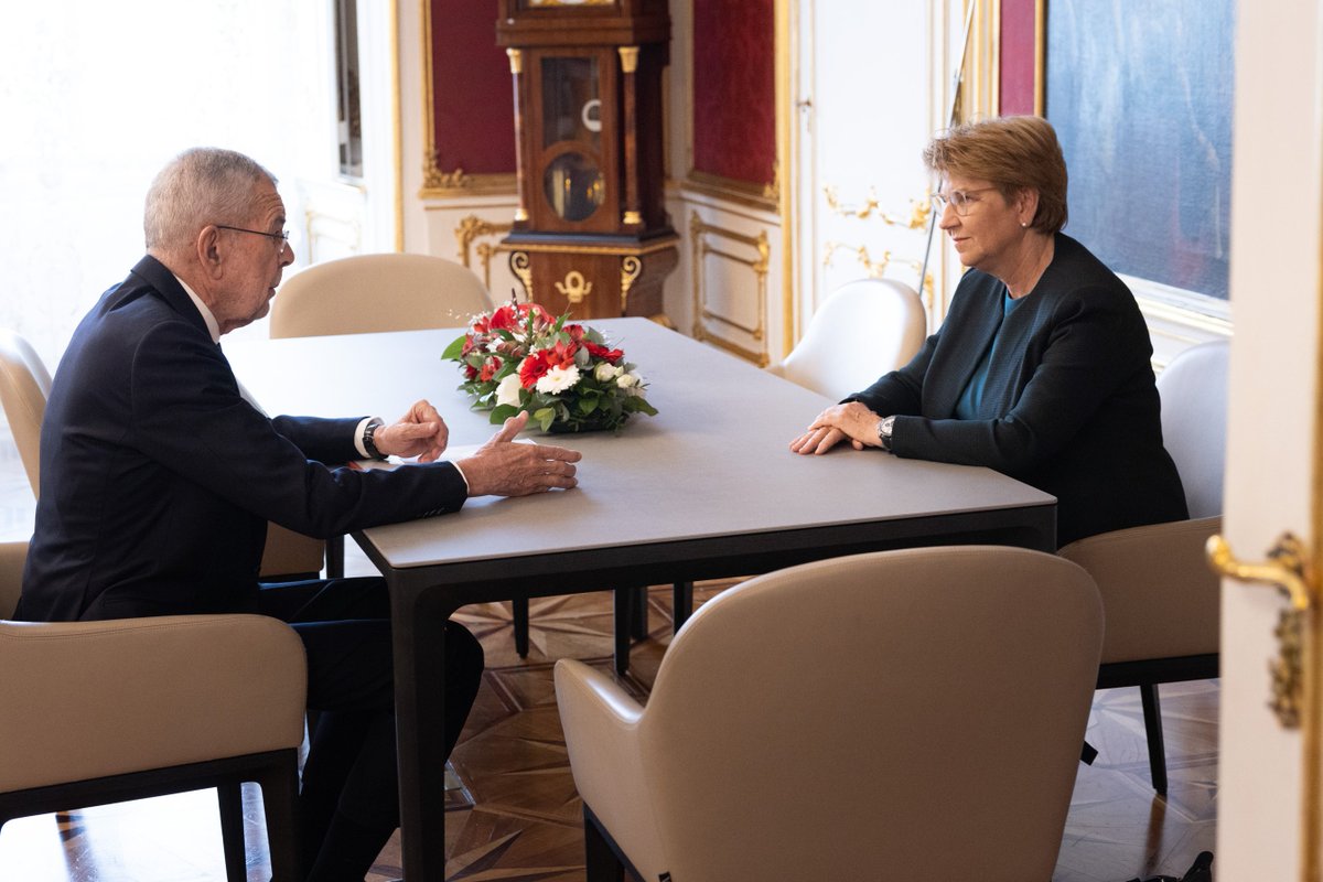 Präsidentin @Violapamherd und mir sind die Beziehungen zwischen der Schweiz und der Europäischen Union sehr wichtig. Die Schweiz braucht die EU und umgekehrt – und Österreich hat größtes Interesse an dieser stabilen Partnerschaft. (1/2)