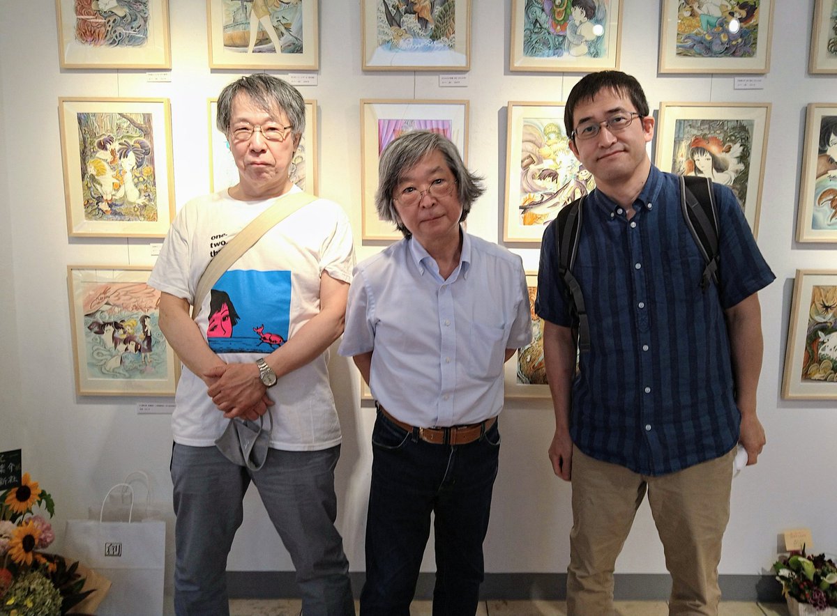 Junji Ito avec les mangakas Daijiro Morohoshi (Box, Shiori & Shimiko) et Yosuke Takahashi (La collectionneuse) en 2021.