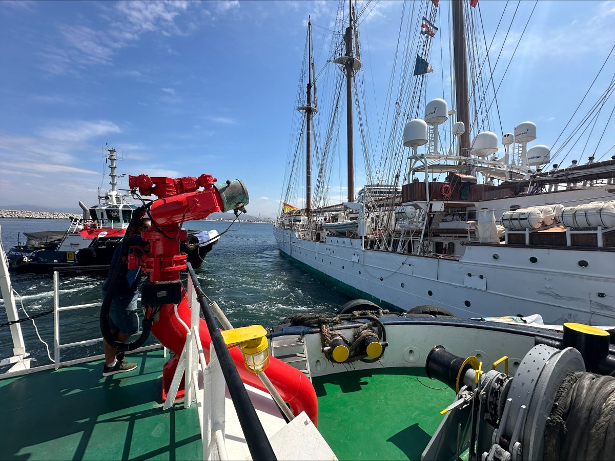 📢 🧭 ¡Continuamos siguiendo la ruta del buque escuela de la #armada española Juan Sebastián Elcano por el mundo🌎! ⚓En esta ocasión ha sido en el #puertodemanzanillo (México), en la costa del Pacífico, donde ha sido asistido en sus maniobras de atraque y desatraque por los