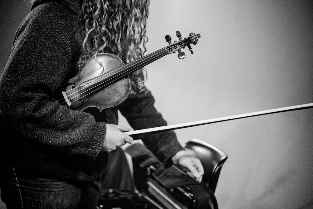 KatherineMoller's tweet photo. Just a friendly reminder to take breaks during your practice sessions. Your mind and fingers will thank you!
Remember, quality practice beats quantity every time. Keep up the great work, fiddlers! 🎻
#CelticFiddle #OnlineFiddleLessons #FiddleTeacher #FiddleCommunity https://t.co/ztIw8AtJDa